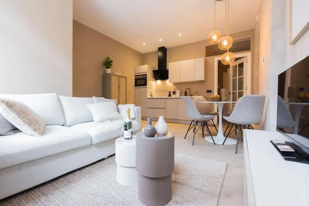 Beachhouse - Queen The Hague Apartment